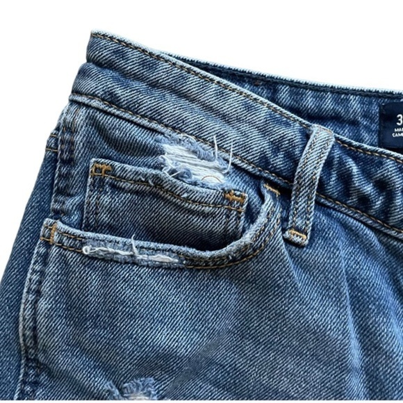 Hollister Mid-Rise Crop Boyfriend Distressed jeans Size 3R Medium Wash - Picture 7 of 13